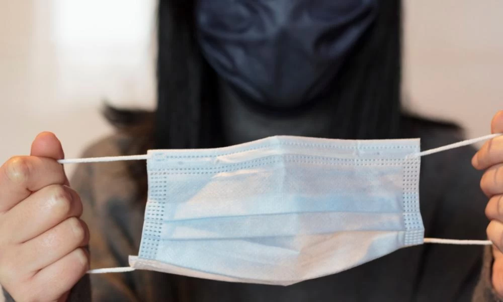 Νέες οδηγίες για την χρήση διπλής μάσκας- Ποιούς αφορά